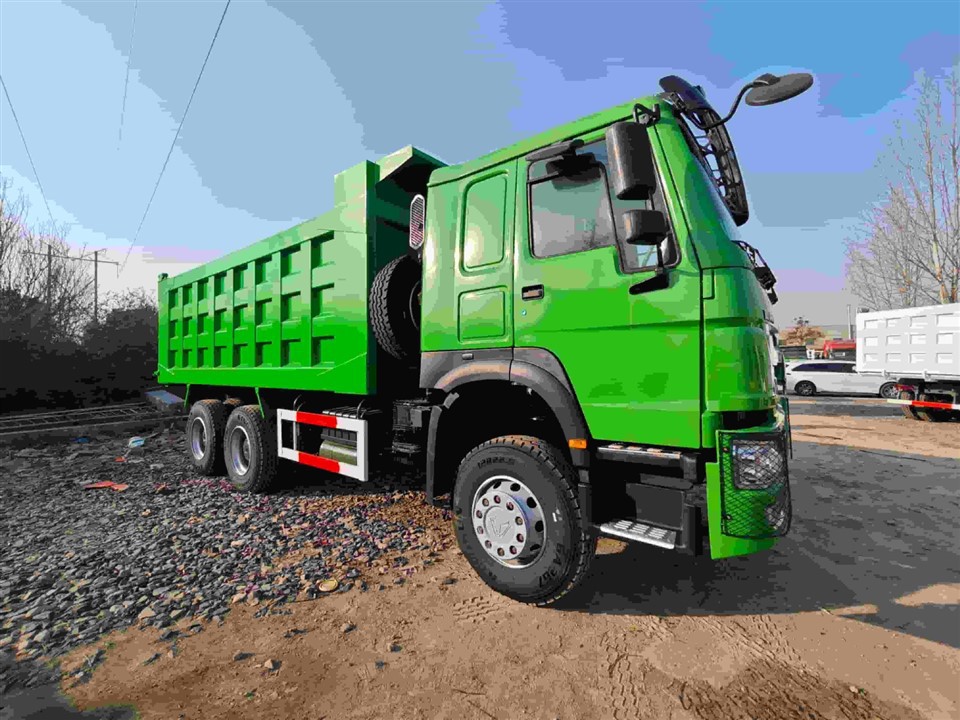 Comfortable Driving HOWO 6X4 Mini Dump Truck Weichai Engine factory